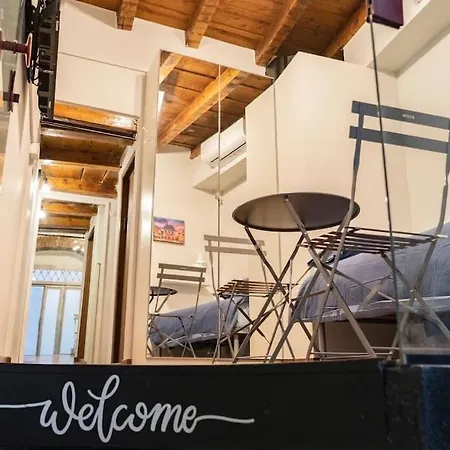 In Centro A Brescia:la Piccola House 아파트 *